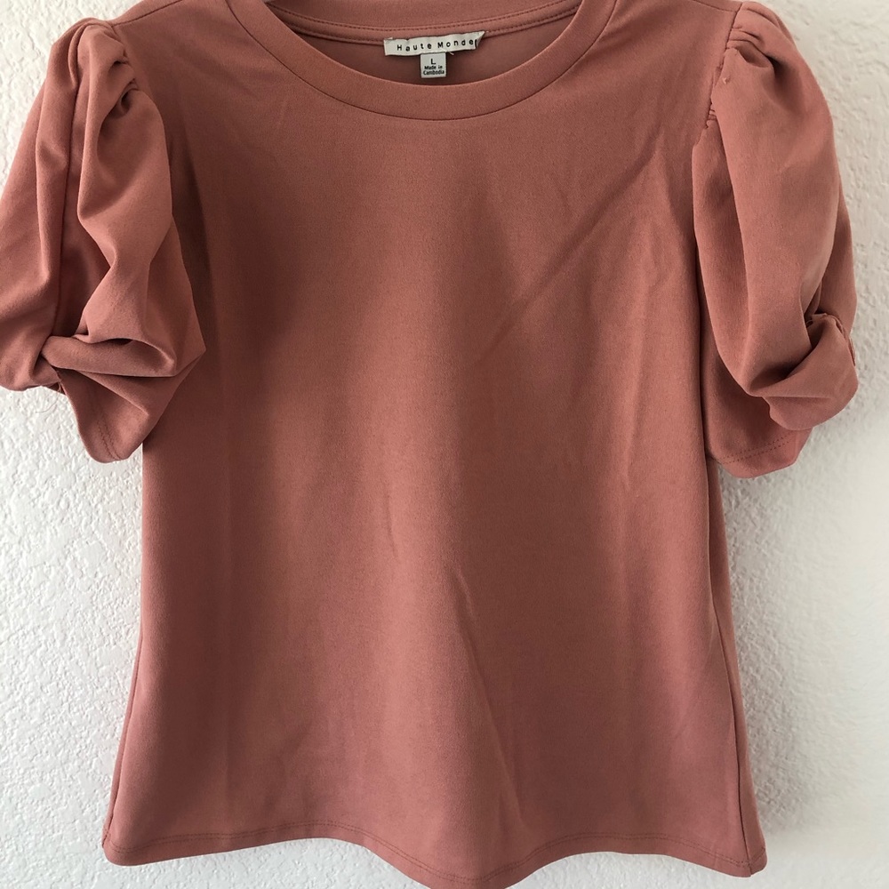 HauteMonde Cute Rose top. Size Large